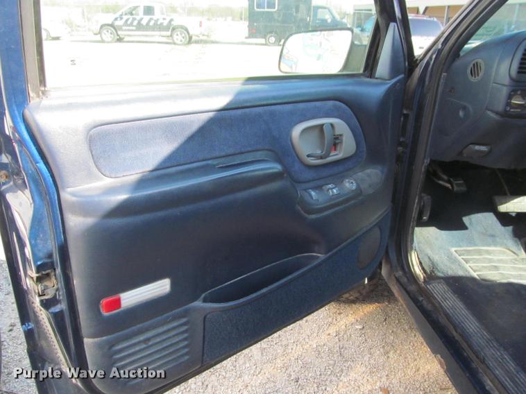 image for item J2576 1998 Chevrolet 1500 Ext. Cab pickup truck