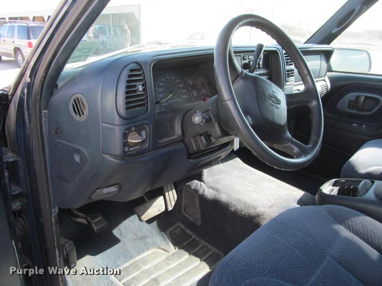 image for item J2576 1998 Chevrolet 1500 Ext. Cab pickup truck