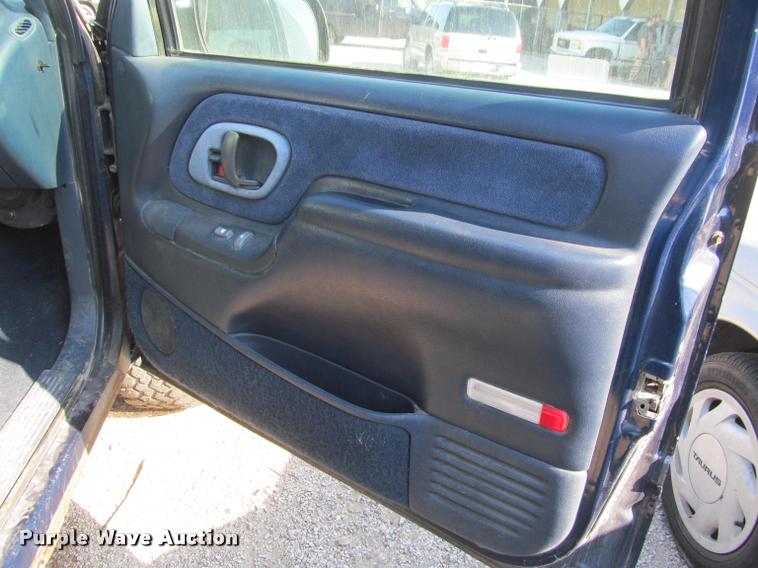 image for item J2576 1998 Chevrolet 1500 Ext. Cab pickup truck