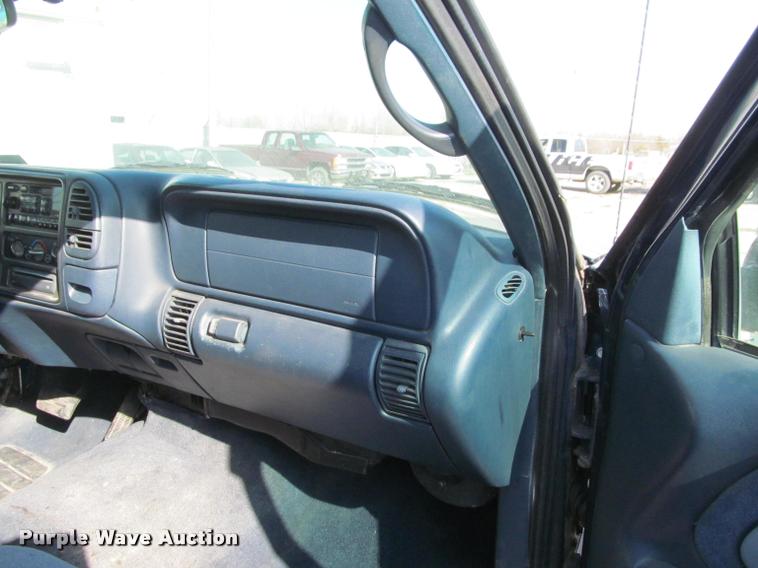 image for item J2576 1998 Chevrolet 1500 Ext. Cab pickup truck