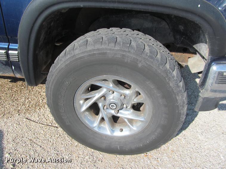 image for item J2576 1998 Chevrolet 1500 Ext. Cab pickup truck