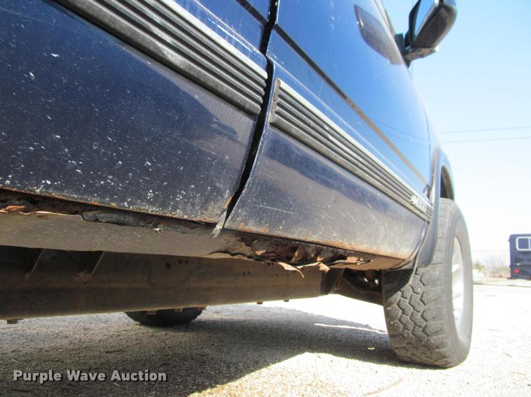 image for item J2576 1998 Chevrolet 1500 Ext. Cab pickup truck