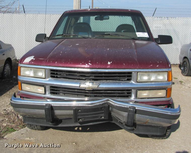 image for item J2580 1994 Chevrolet 1500 Ext. Cab pickup truck