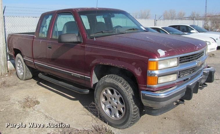 image for item J2580 1994 Chevrolet 1500 Ext. Cab pickup truck