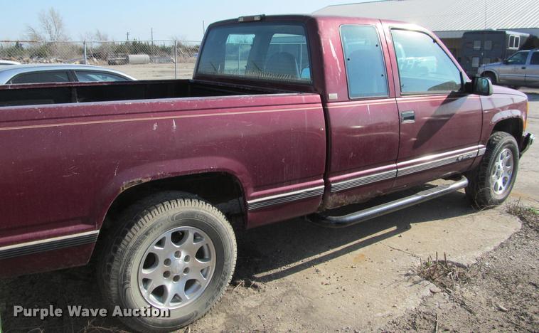 image for item J2580 1994 Chevrolet 1500 Ext. Cab pickup truck