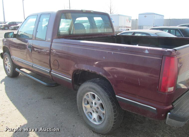 image for item J2580 1994 Chevrolet 1500 Ext. Cab pickup truck