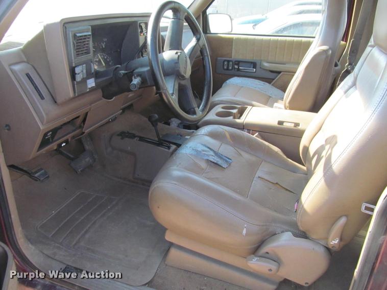 image for item J2580 1994 Chevrolet 1500 Ext. Cab pickup truck