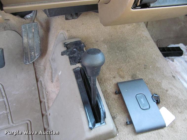 image for item J2580 1994 Chevrolet 1500 Ext. Cab pickup truck