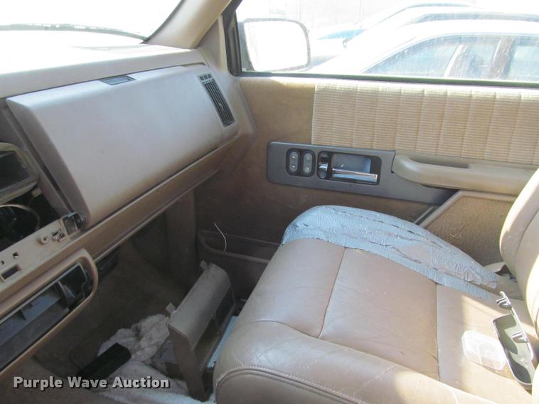 image for item J2580 1994 Chevrolet 1500 Ext. Cab pickup truck