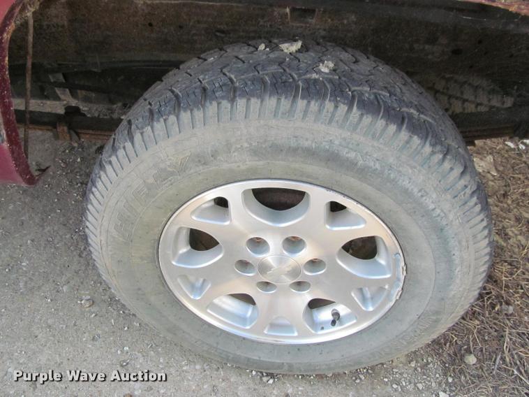 image for item J2580 1994 Chevrolet 1500 Ext. Cab pickup truck