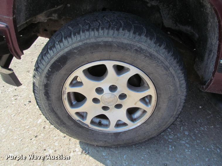 image for item J2580 1994 Chevrolet 1500 Ext. Cab pickup truck