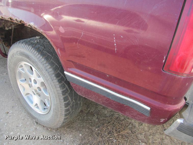 image for item J2580 1994 Chevrolet 1500 Ext. Cab pickup truck