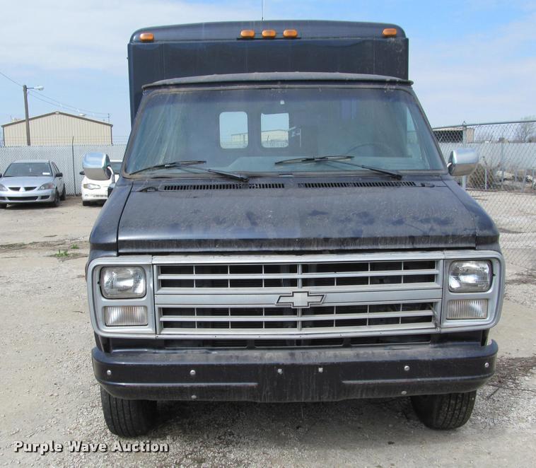 image for item J2584 1988 Chevrolet G30 box truck