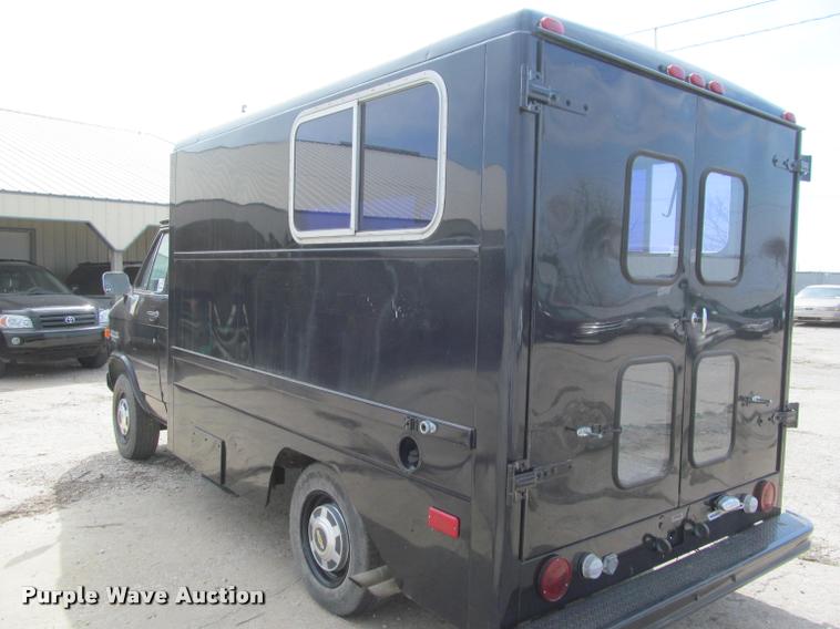image for item J2584 1988 Chevrolet G30 box truck