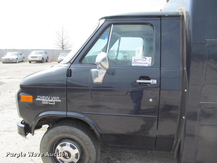 image for item J2584 1988 Chevrolet G30 box truck