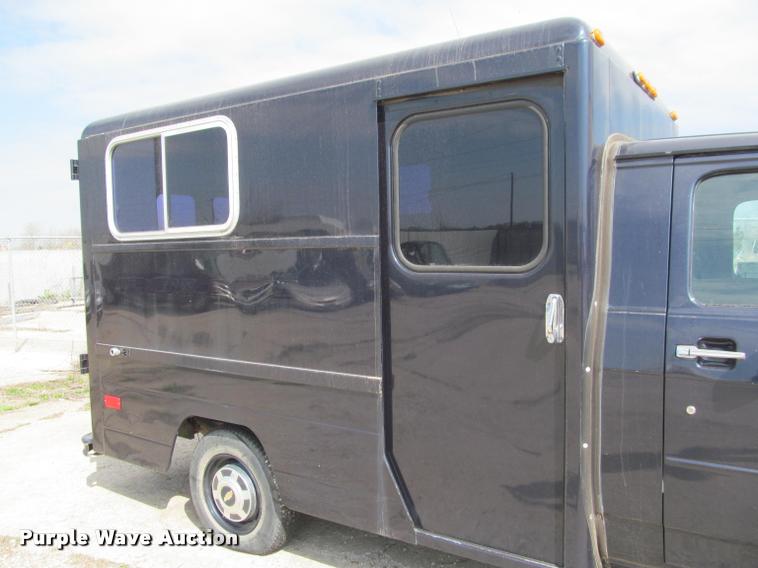 image for item J2584 1988 Chevrolet G30 box truck