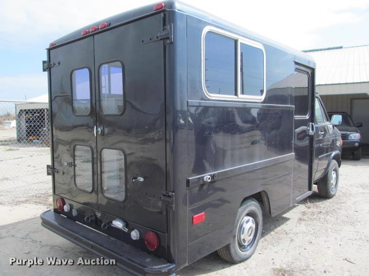 image for item J2584 1988 Chevrolet G30 box truck