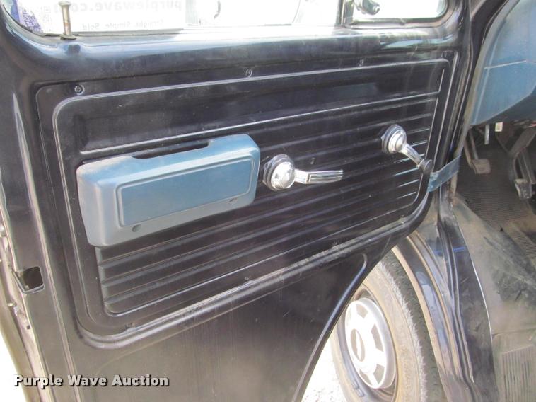 image for item J2584 1988 Chevrolet G30 box truck