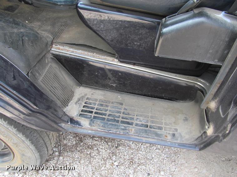 image for item J2584 1988 Chevrolet G30 box truck