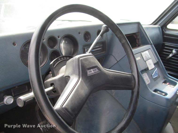 image for item J2584 1988 Chevrolet G30 box truck