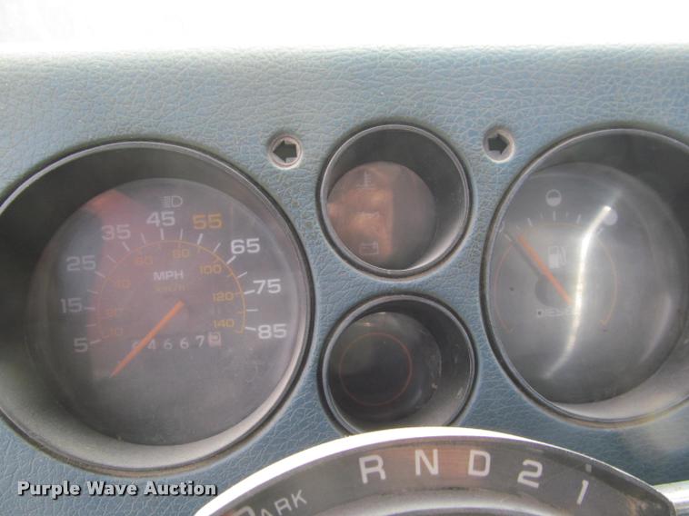 image for item J2584 1988 Chevrolet G30 box truck