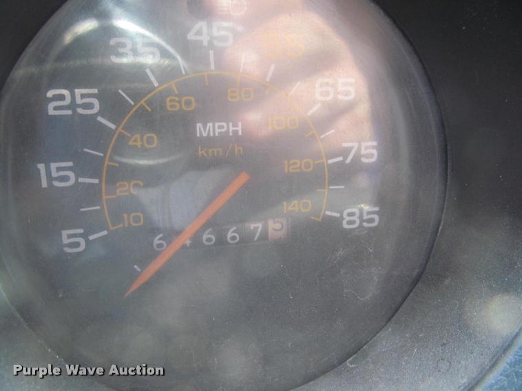 image for item J2584 1988 Chevrolet G30 box truck