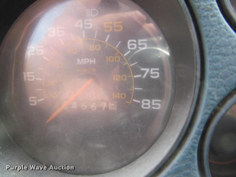 image for item J2584 1988 Chevrolet G30 box truck