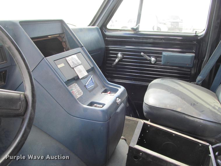 image for item J2584 1988 Chevrolet G30 box truck