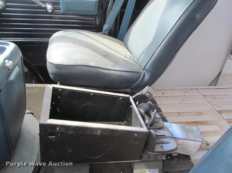 image for item J2584 1988 Chevrolet G30 box truck