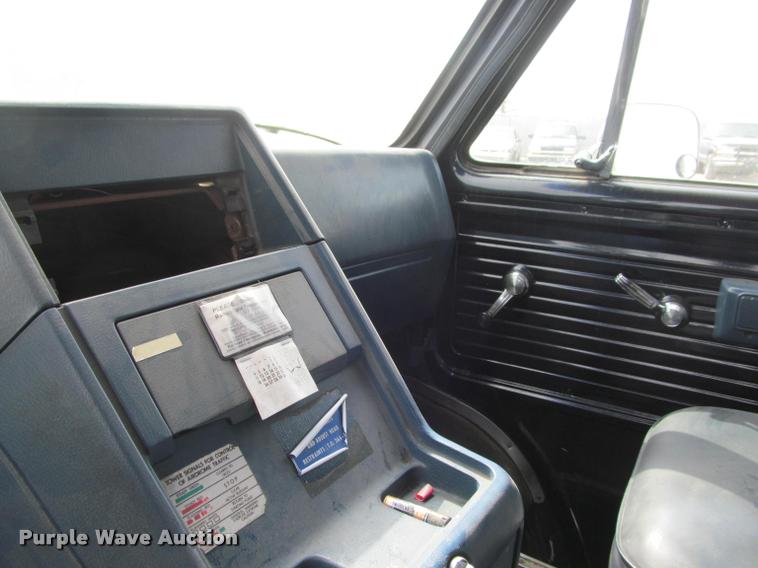 image for item J2584 1988 Chevrolet G30 box truck