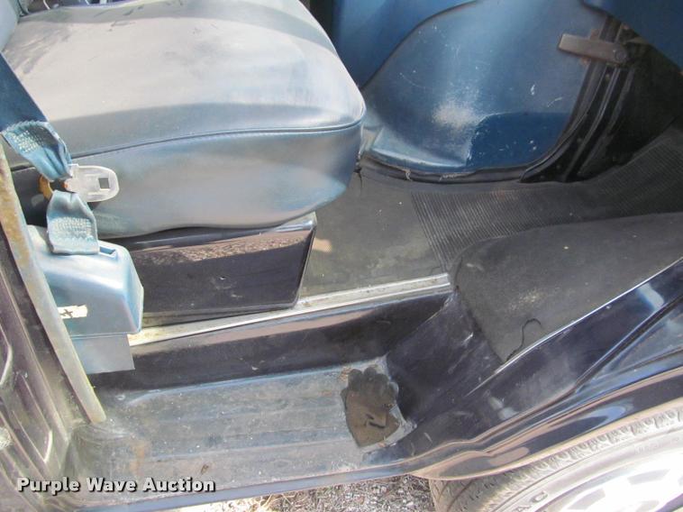 image for item J2584 1988 Chevrolet G30 box truck