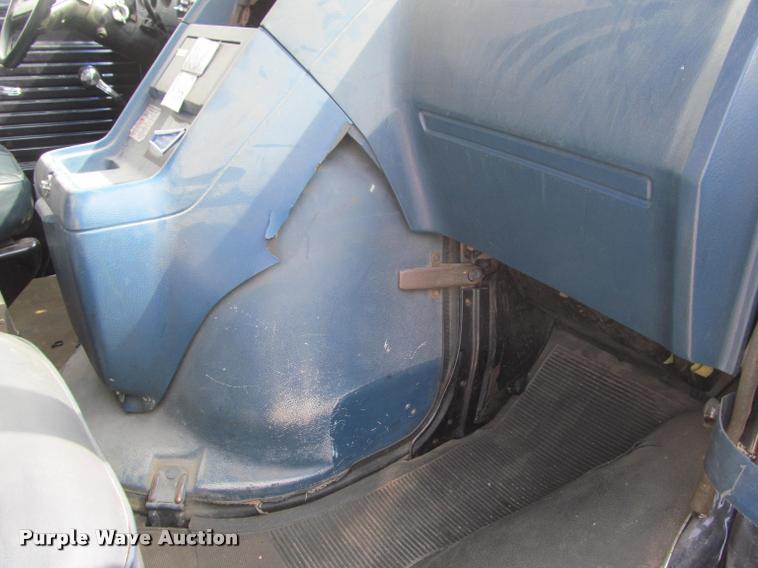 image for item J2584 1988 Chevrolet G30 box truck