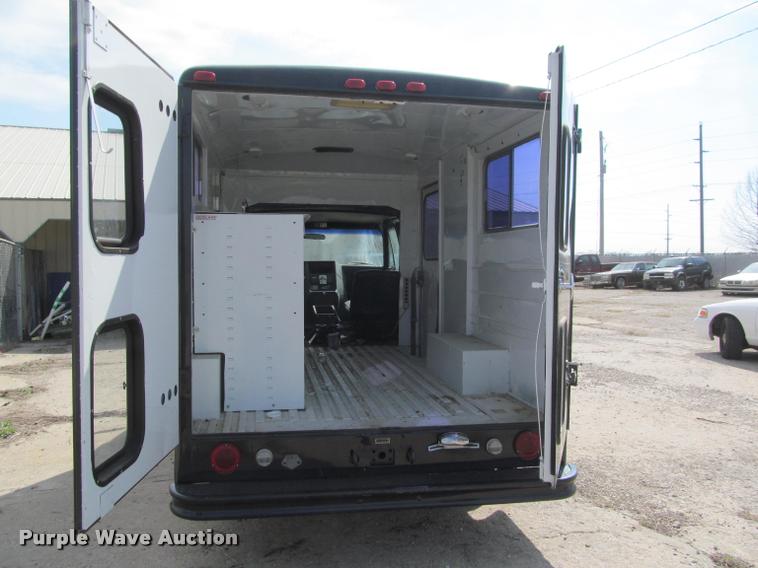 image for item J2584 1988 Chevrolet G30 box truck