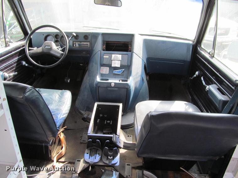 image for item J2584 1988 Chevrolet G30 box truck