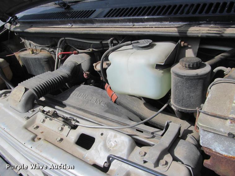 image for item J2584 1988 Chevrolet G30 box truck