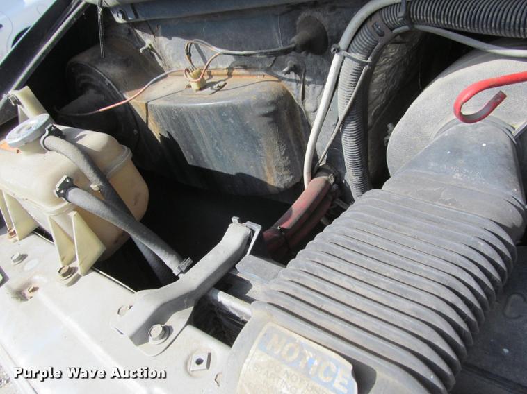 image for item J2584 1988 Chevrolet G30 box truck