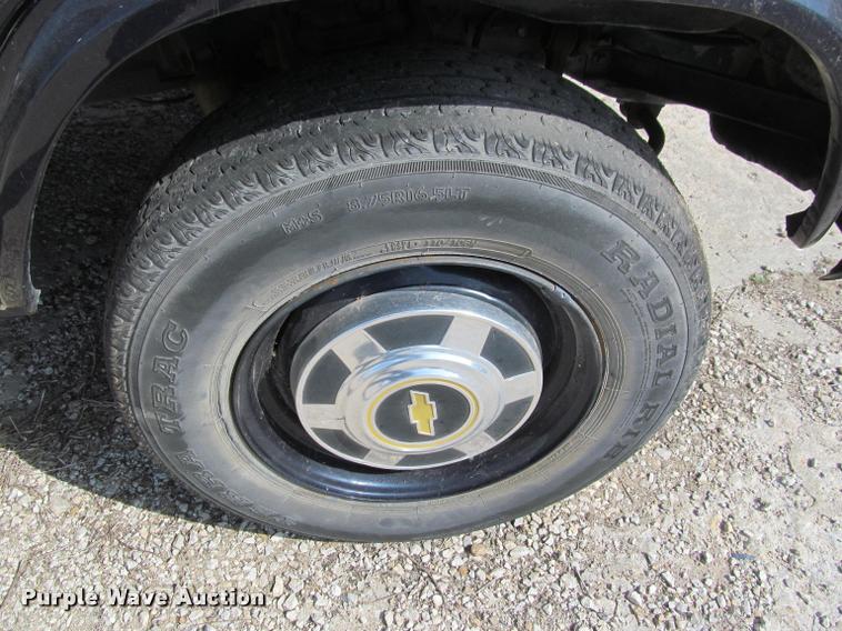 image for item J2584 1988 Chevrolet G30 box truck