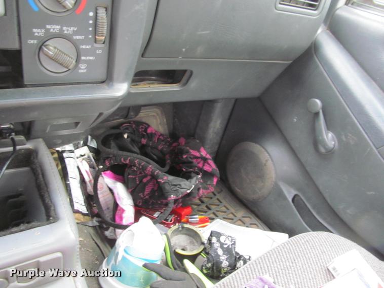 image for item J2585 1995 Chevrolet S10 pickup truck