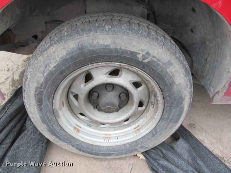 image for item J2585 1995 Chevrolet S10 pickup truck