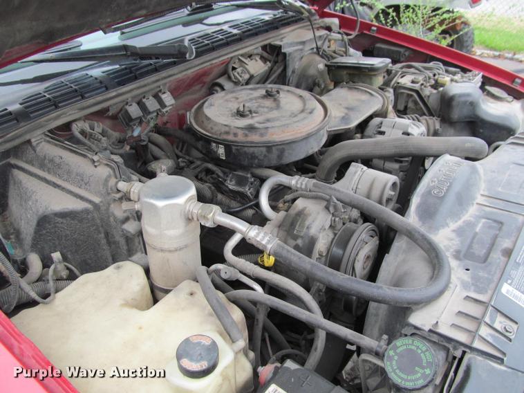 image for item J2585 1995 Chevrolet S10 pickup truck