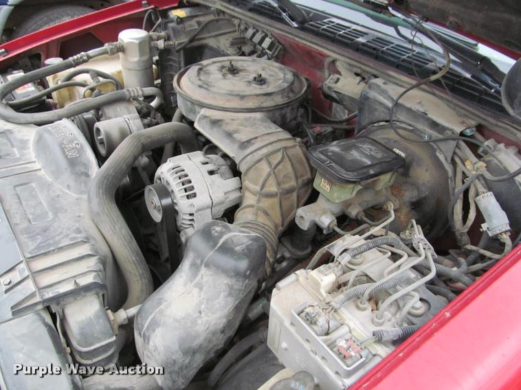 image for item J2585 1995 Chevrolet S10 pickup truck