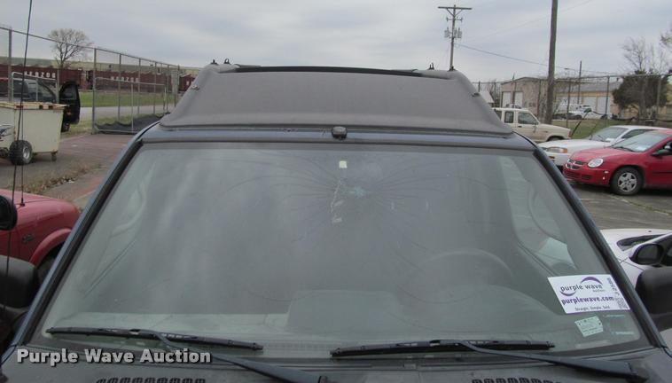 image for item J2586 2002 Nissan Exterra SE SUV