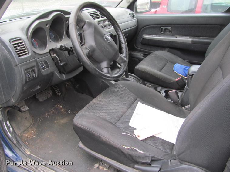 image for item J2586 2002 Nissan Exterra SE SUV