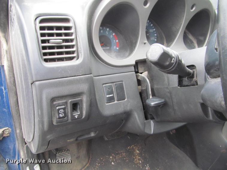 image for item J2586 2002 Nissan Exterra SE SUV