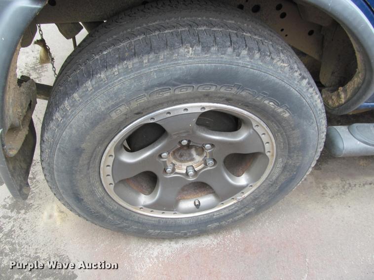 image for item J2586 2002 Nissan Exterra SE SUV