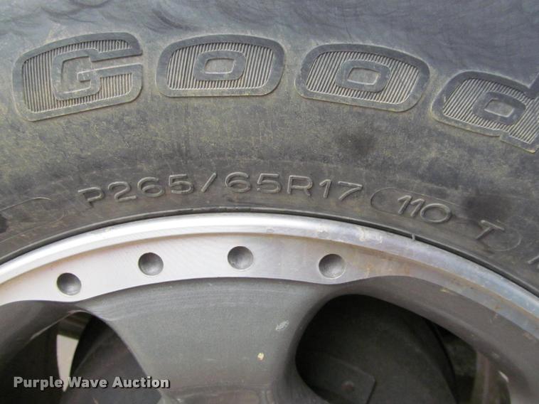 image for item J2586 2002 Nissan Exterra SE SUV