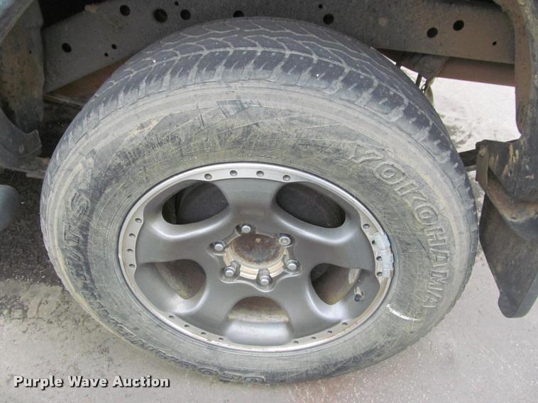 image for item J2586 2002 Nissan Exterra SE SUV