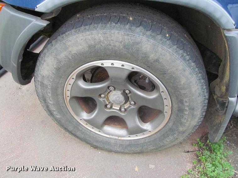 image for item J2586 2002 Nissan Exterra SE SUV