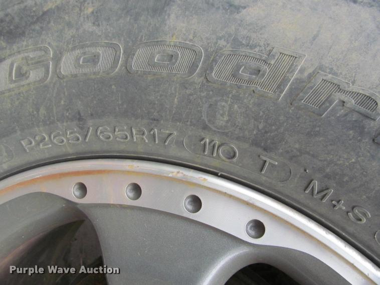 image for item J2586 2002 Nissan Exterra SE SUV