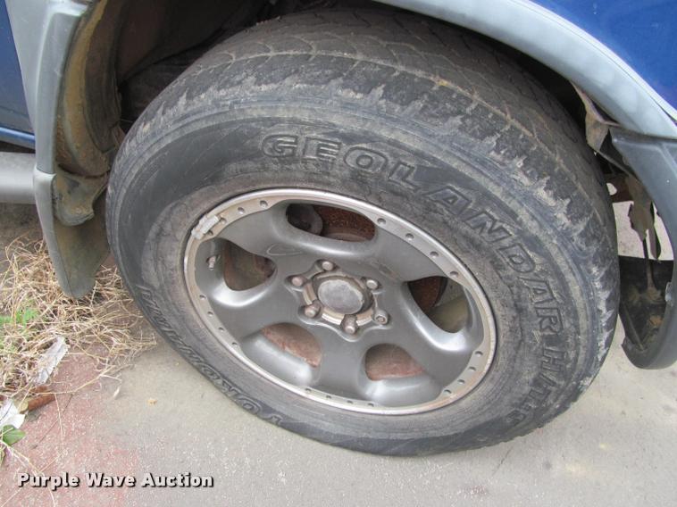 image for item J2586 2002 Nissan Exterra SE SUV